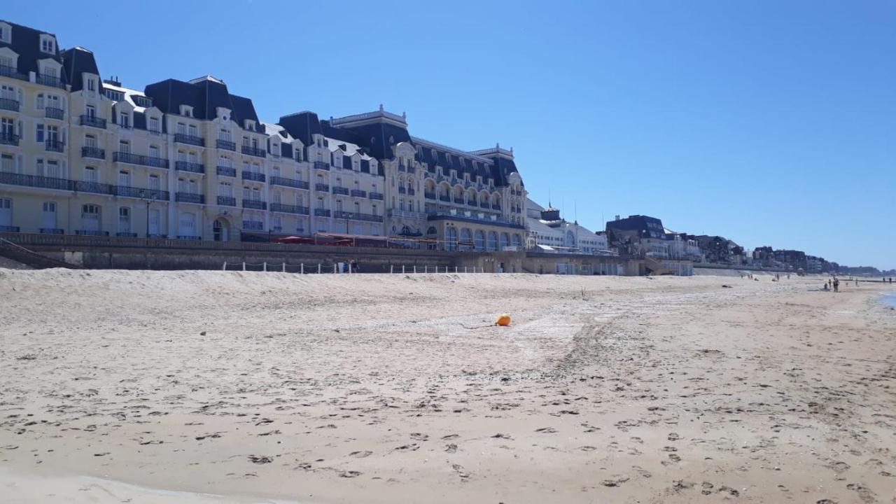 Charmante Villegiature A 150M De La Plage Cabourg Exteriör bild